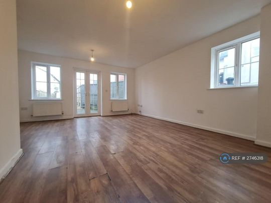 3 bedroom end of terrace house to rent - Photo 1