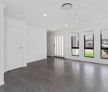 Modern Comfort Meets Lifestyle Convenience in Coomera - Photo 1