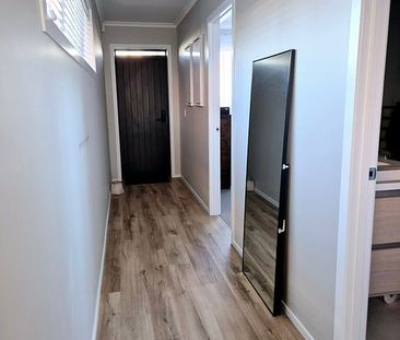 Spacious 1 bedroom in Hobsonville - Photo 1