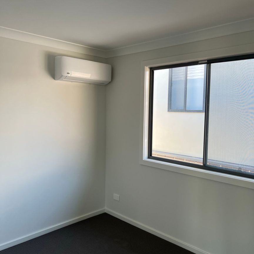 Deposit Taken- Charming 2-Bedroom Unit in the Ponds School Catchment - Photo 1