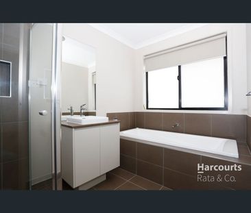 4 Schefflera Street, Craigieburn, Vic 3064 - Photo 3