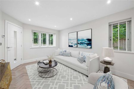 High specification 3 bedroom 2 bathroom detached home with stunning open plan kitchen, parking for 2 cars and private enclosed garden. - Photo 5