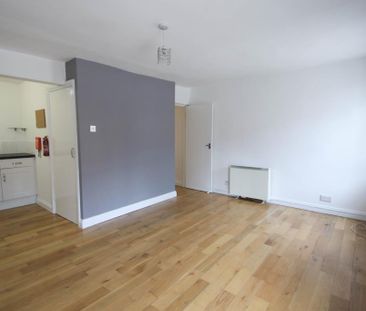 1 bedroom ground floor flat to rent - Photo 2