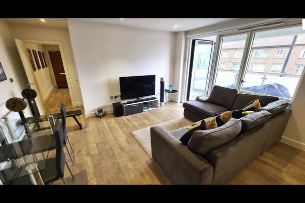 2 Bed Flat, Station Road, N11 - Photo 1
