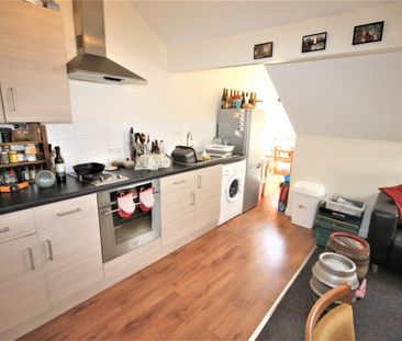 Meanwood Road, Leeds, West Yorkshire - Photo 3