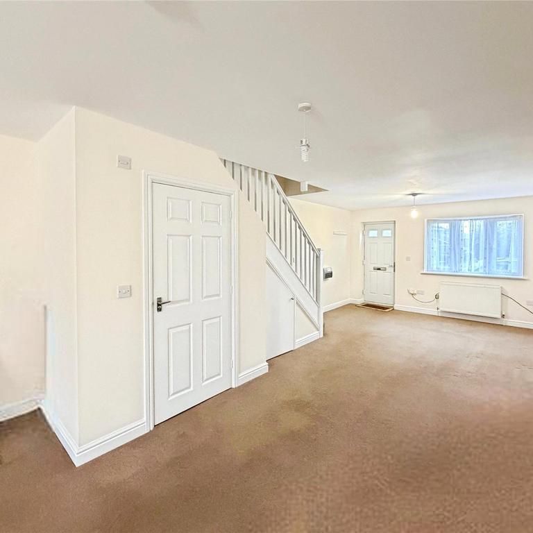 2 bedroom end of terrace house to rent - Photo 1