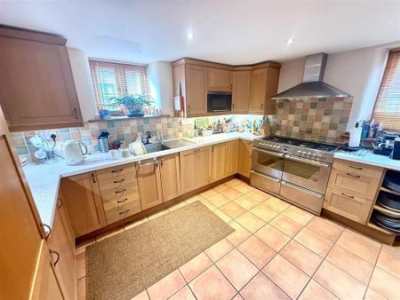 4 bedroom detached house to rent - Photo 5