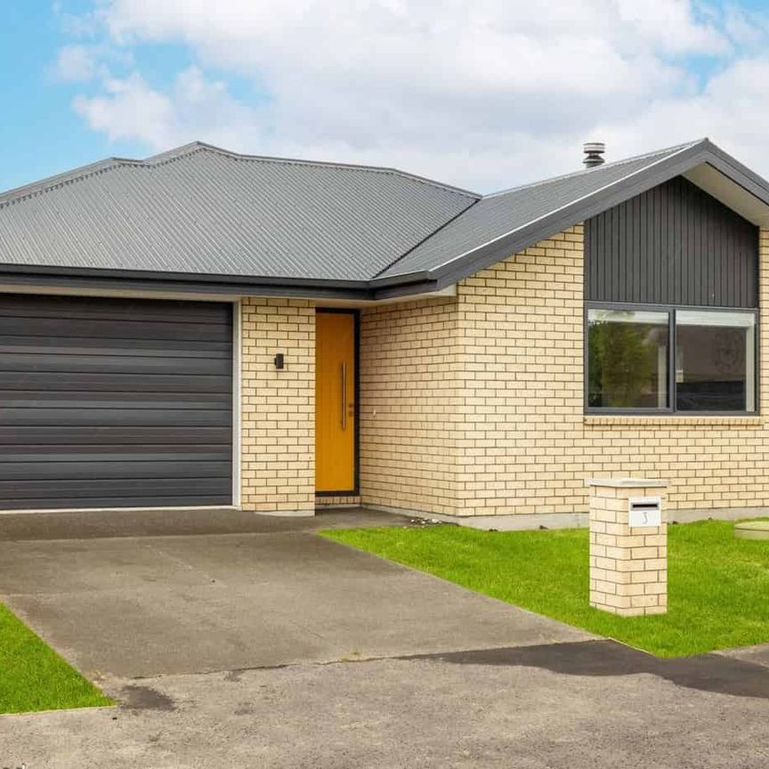 A Spacious Halswell Gem! - Photo 1