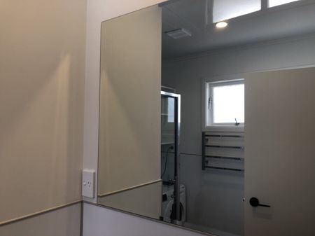 Brick n Tile Beauty - Refurbished Three Bedroom Apartment - Photo 5