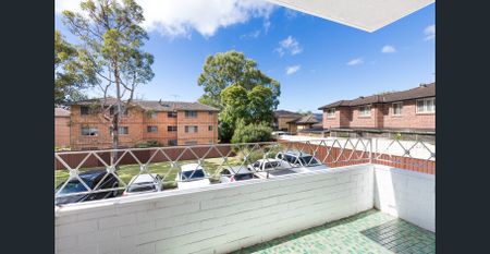 Sunny Renovated 2 Bedroom Apartment - Photo 4