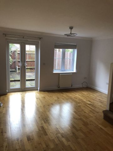 Great Location Two Bedroom Mews House to Rent in Stevenage - Photo 2