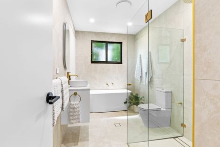 Where Coastal Calm Meets Contemporary Luxury - Photo 3