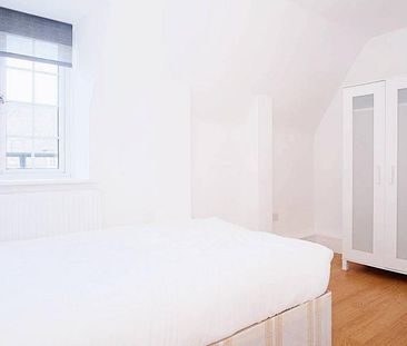 3 bedroom flat to rent - Photo 4