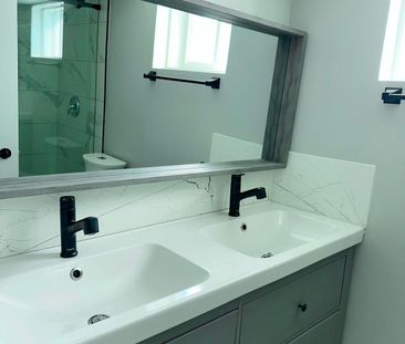 For Lease - 203 Van Dusen Boulevard, Toronto, Ontario - Photo 5