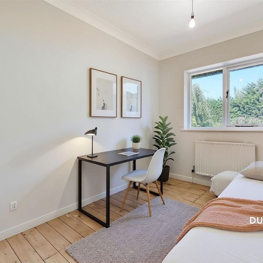 Kynance Close, Havering - Photo 1