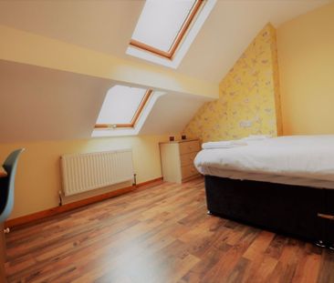10 bedroom House in Otley Road, Leeds - Photo 3