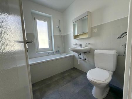 Charmant appartement de 3.5 pièces avec un balcon - Photo 4