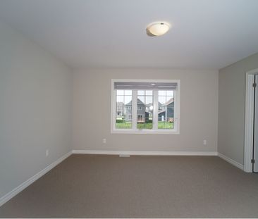 For Lease - 242 Springfield Crescent, Clearview, Ontario - Photo 2