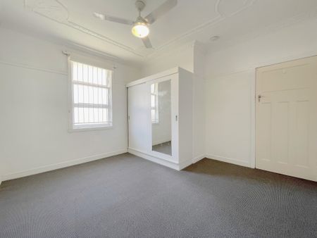 Perfectly Positioned Apartment with Unbeatable Convenience! - Photo 5