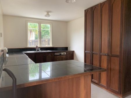 Warm 2 Bedroom + Office Home with extra Rumpus/Hobby Space - Photo 4
