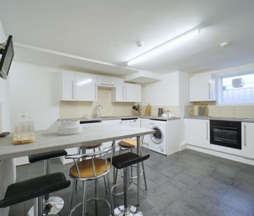 6 bedroom house to rent - Photo 2