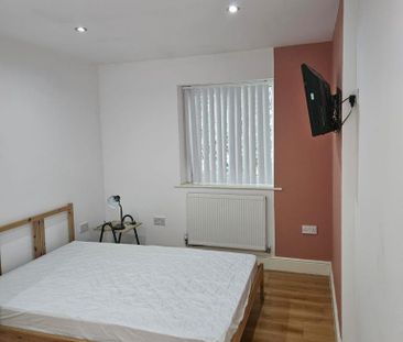 1 bedroom in a house share to rent - Photo 5