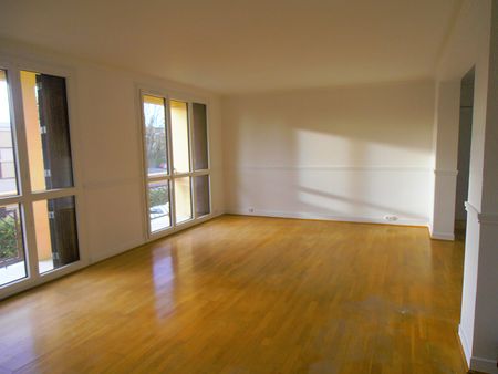 Location Appartement 5 pièces 83m² - Photo 2