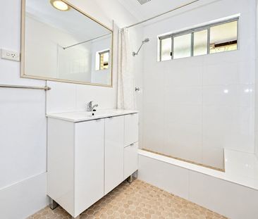 3-Bedroom Home in Convenient Beckenham Location - Photo 6