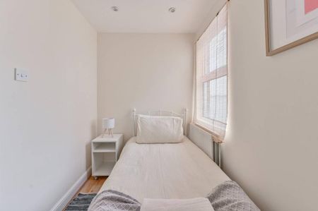 3 bedroom flat to rent - Photo 4