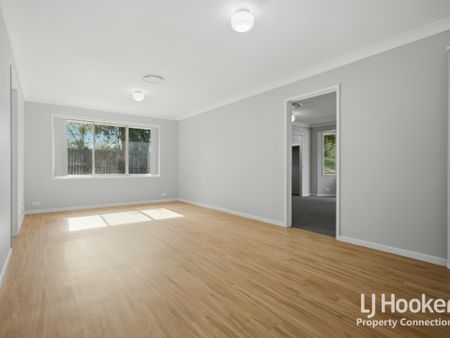 SPACIOUS 4-BEDROOM HOME WITH RENOVATED INTERIORS - Photo 2