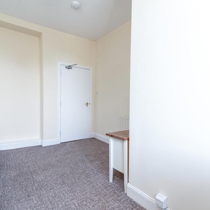 3 bedroom flat to rent - Photo 1