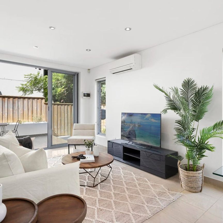 Rear Townhouse With 106sqm Of Alfresco Living Space In A Boutique Contemporary Collection - Photo 1