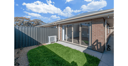 Contemporary 3 Bedroom Home - Photo 2