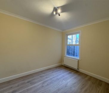 7 Bedroom House - Mid Terrace To Let - Photo 1