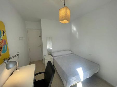 Plaza Zurraque, Sevilla, Andalusia 41010 - Photo 4