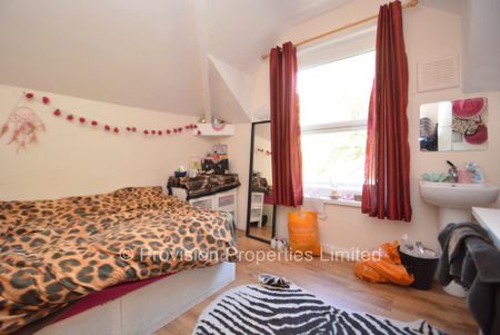 12 bedroom end of terrace house to rent - Photo 4