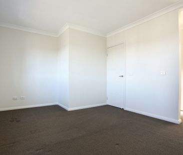 1B Meakin Crescent, Chester Hill NSW 2162 - House For Rent | Domain - Photo 2