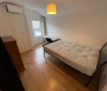 4 bedroom terraced house to rent - Photo 6