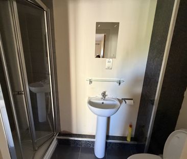 2 bed Apartment To Let - Photo 5