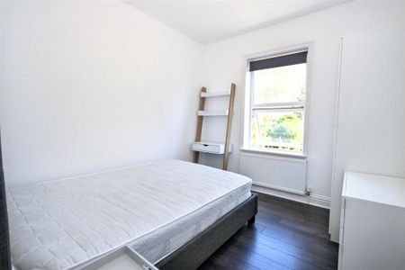 4 bedroom semi-detached house to rent - Photo 4