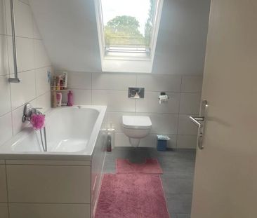 Möblierte Dachgeschosswohnung - Photo 1