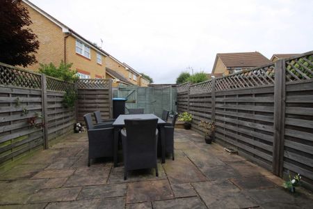 2 bed Terraced for rent - Photo 2