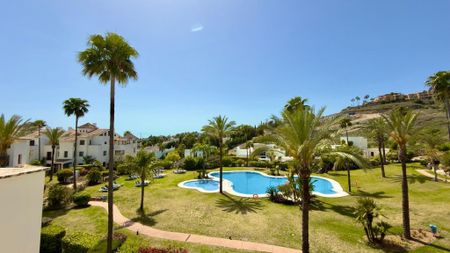 Luxury penthouse for rent in Benahavís, Spain - Photo 3