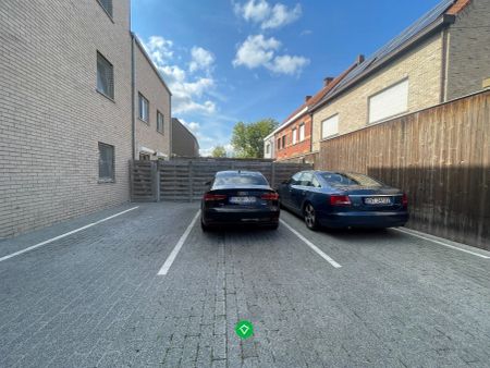 Ruim, lichtrijk appartement met 2 slaapkamers en autostandplaats te Roeselare - Photo 2