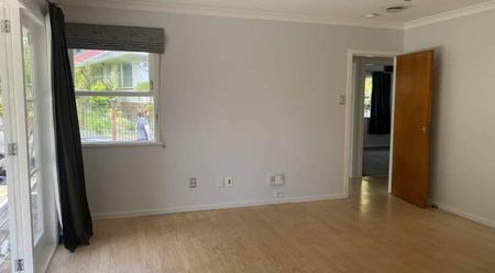 Modern 3 bed family home - Hillsborough - Photo 3