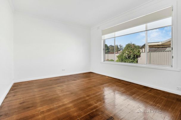 2/8a Danin Street, Pascoe Vale - Photo 1