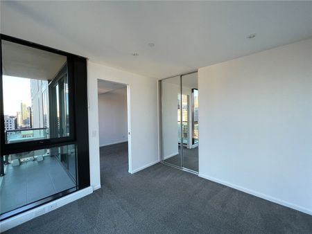 2713/618 Lonsdale Street - Photo 4