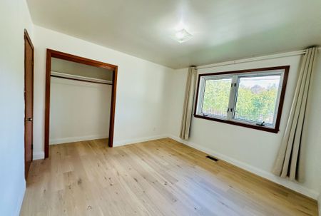 For Lease - 188 Maple Avenue, Richmond Hill, Ontario - Photo 2