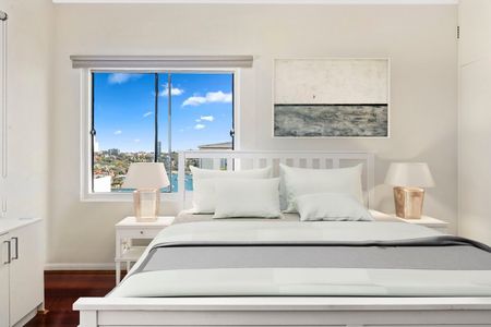 Harbourside apartment with spectacular views and parking - Photo 4