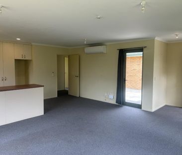 Large 2 bedroom, private home in Wakefield - Photo 4